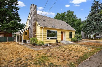 4921 SE 76th Ave in Portland, OR - Building Photo - Building Photo