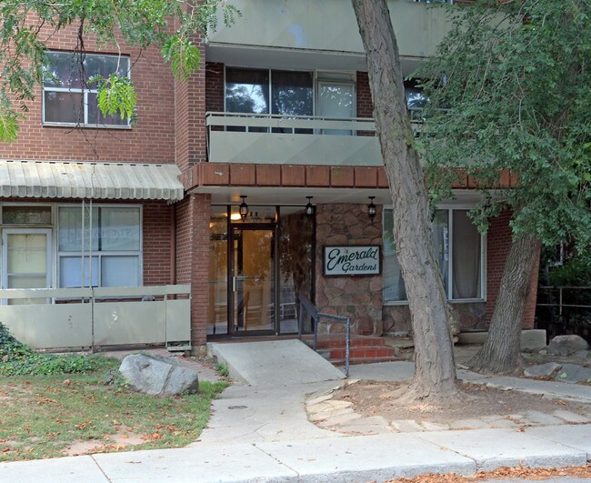 Emerald Gardens in Hamilton, ON - Building Photo - Building Photo