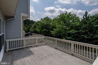 122 Elmcroft Blvd in Rockville, MD - Building Photo - Building Photo