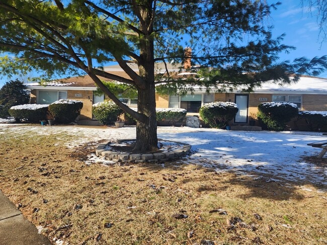 2800 Manor Ln, Unit B