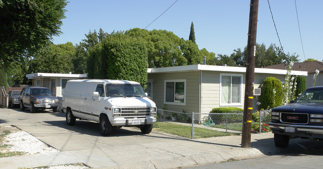 1631-1641 Vincent St in Pittsburg, CA - Building Photo - Building Photo