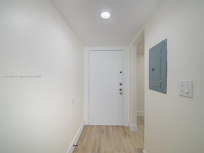 8625 NW 8th St, Unit 205 in Miami, FL - Building Photo - Building Photo