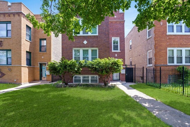 property at 1711 N Mayfield Ave