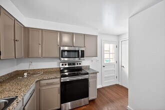 9302 W Louisiana Ave in Lakewood, CO - Building Photo - Building Photo