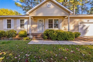 925 Winterberry Dr in Fayetteville, NC - Building Photo