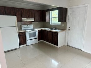 6019 Hayes St in Hollywood, FL - Building Photo - Building Photo