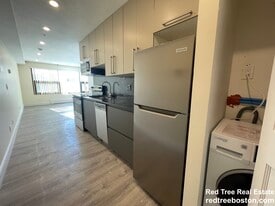 1026 Commonwealth Ave, Unit 202 in Boston, MA - Building Photo