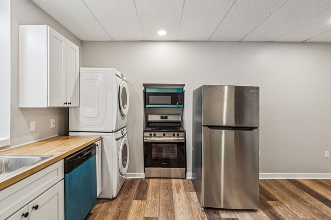 2553 E Somerset St in Philadelphia, PA - Building Photo - Building Photo