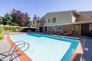 Cascadia Pointe in Everett, WA - Building Photo