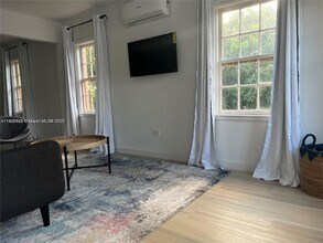 421 75th St, Unit 3 in Miami Beach, FL - Building Photo - Building Photo