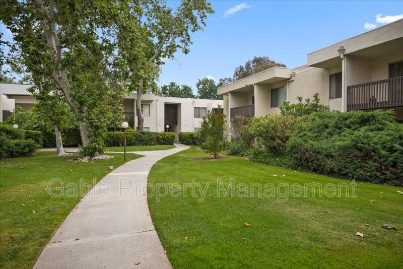 23515 Lyons Ave in Santa Clarita, CA - Building Photo