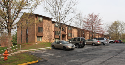 Lakecrest at 5 Corners in Cockeysville, MD - Building Photo - Building Photo