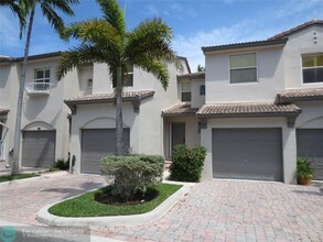 1900 Oceanwalk Ln in Pompano Beach, FL - Building Photo - Building Photo