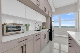 18011 Biscayne Blvd, Unit PH04 in Aventura, FL - Building Photo - Building Photo