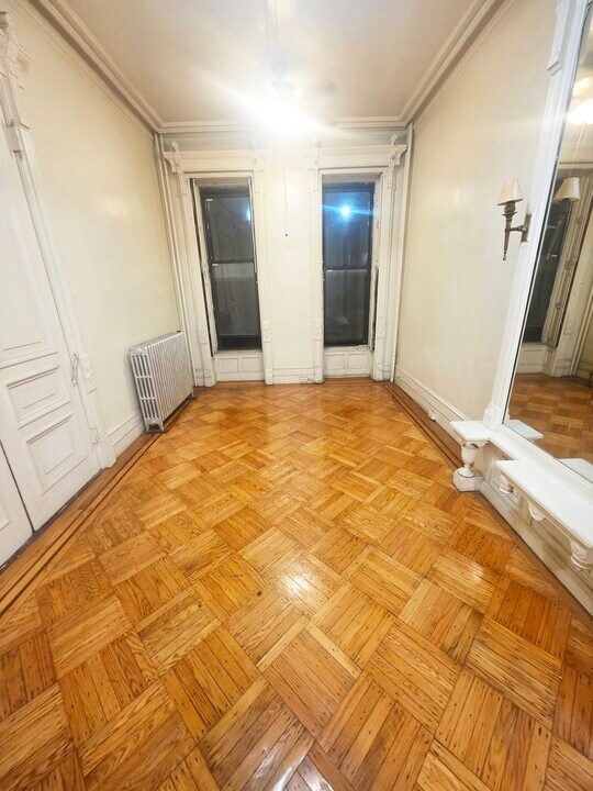105 Halsey St in Brooklyn, NY - Foto de edificio