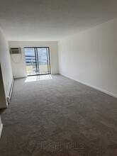 71 Montvale Ave in Stoneham, MA - Foto de edificio - Building Photo