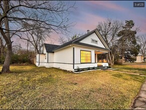 907 W Owings St in Denison, TX - Building Photo - Building Photo