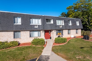 Garden Bay Square in Green Bay, WI - Building Photo