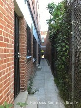 2360 W Washington Blvd, Unit 4 in Los Angeles, CA - Building Photo - Building Photo