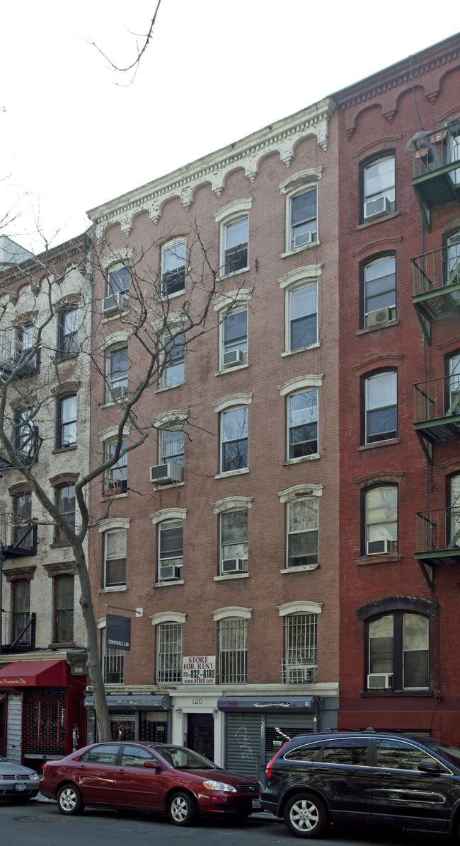 120 E 7th St in New York, NY - Foto de edificio - Building Photo