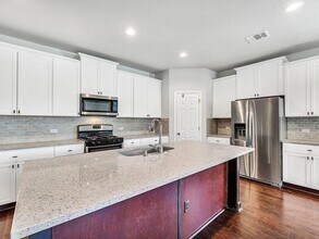 3900 Harbor Point Dr in Pflugerville, TX - Building Photo - Building Photo