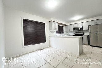 Bright & Modern 3-Bed Townhome in Ancaster in Hamilton, ON - Building Photo - Building Photo