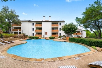 Tides on Oakland Hills in Fort Worth, TX - Building Photo - Building Photo