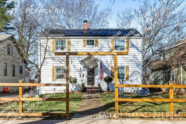 property at 921 S Pickwick Ave