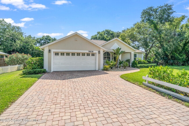 3828 S Tropical Trail in Merritt Island, FL - Building Photo - Building Photo