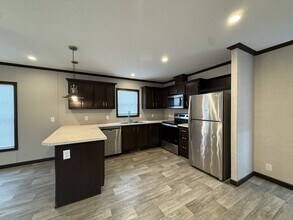 10610 State Rte 762 in Lockbourne, OH - Foto de edificio - Building Photo