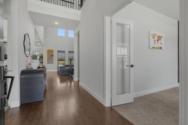 property at 913 Gingham St