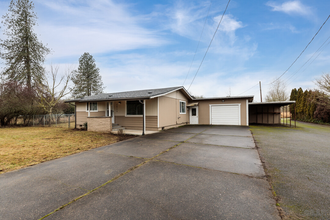 58775 Childs Rd in Saint Helens, OR - Building Photo