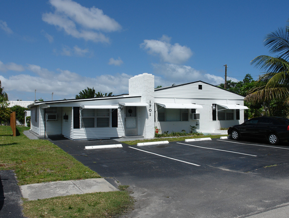 1701 Taft St in Hollywood, FL - Building Photo