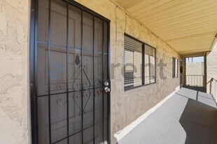 4950 N Miller Rd in Scottsdale, AZ - Building Photo