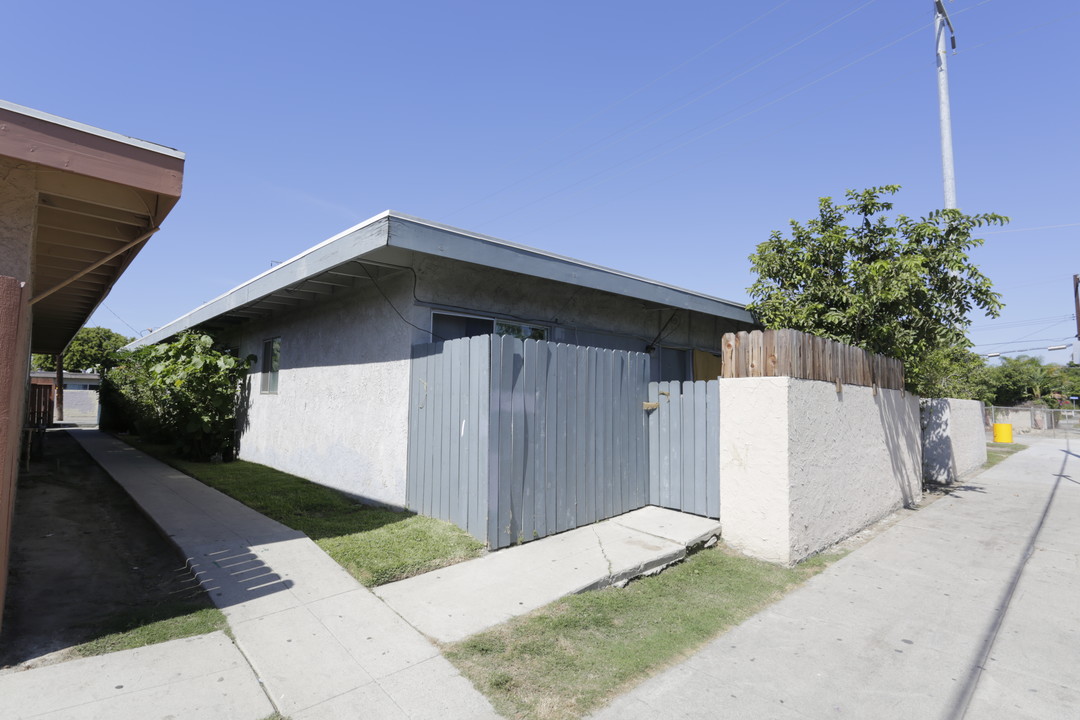 16861 Newland St in Huntington Beach, CA - Building Photo