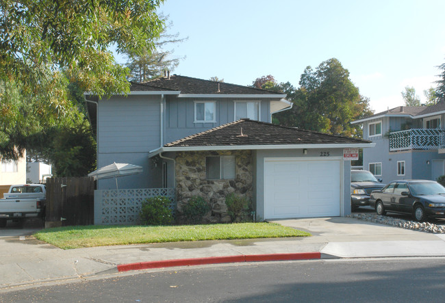 225 Rose Ct in Campbell, CA - Foto de edificio - Building Photo