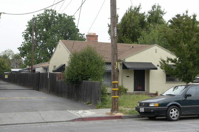 752-760 Blossom Way in Hayward, CA - Building Photo - Building Photo