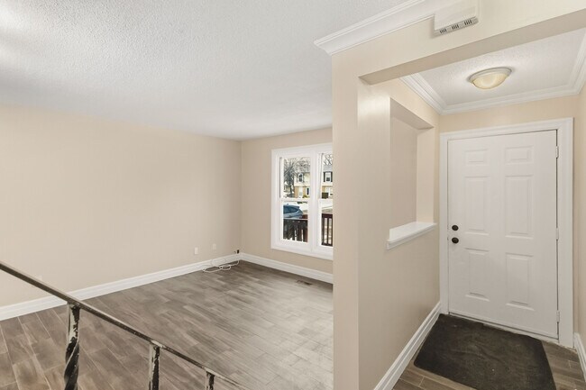 3 Bedroom  Home * London NORTH *  Finished Basement | Fenced Yard | Available NOW in London, ON - Building Photo - Building Photo