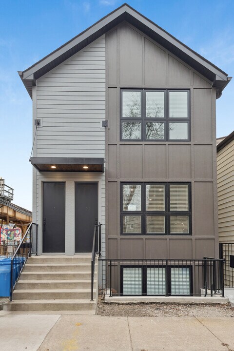 2719 W St Georges Ct in Chicago, IL - Building Photo