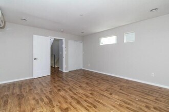 Giang & Tiang Apartments in Los Angeles, CA - Foto de edificio - Building Photo