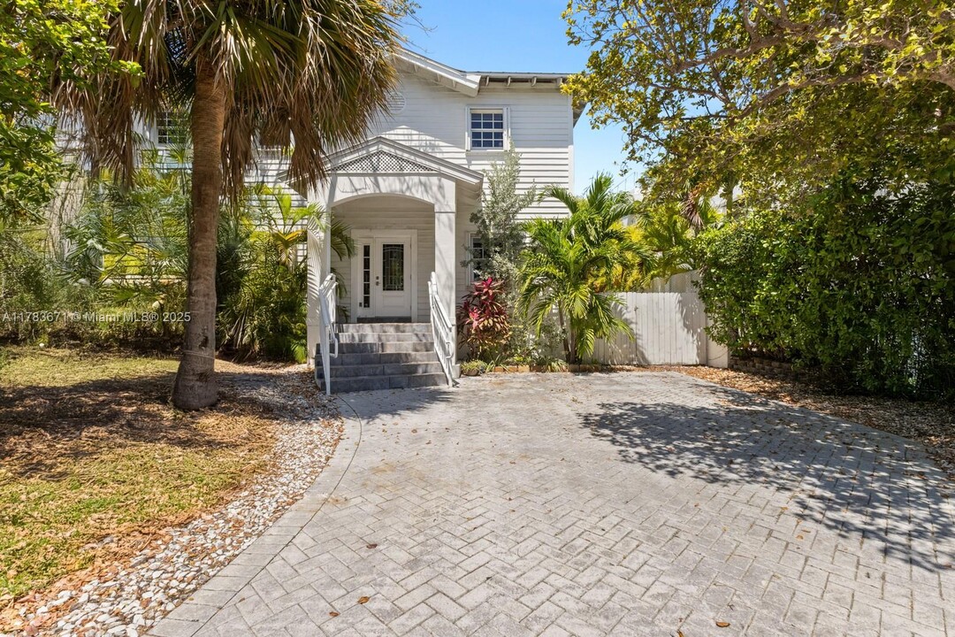 442 Fernwood Rd in Key Biscayne, FL - Foto de edificio