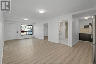 3370 Stella Crescent in Windsor, ON - Building Photo - Building Photo
