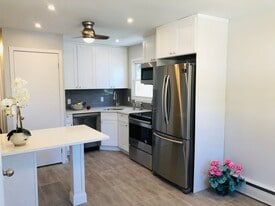 80 Hickory Rd in Port Washington, NY - Building Photo