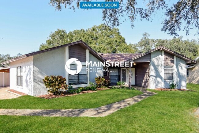 property at 1805 Lk Crst Ave