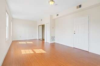 1111 Lamont St NW in Washington, DC - Building Photo - Building Photo