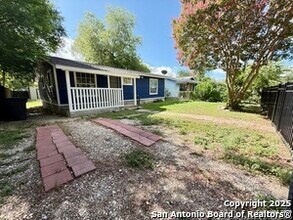 230 S San Gabriel Ave in San Antonio, TX - Building Photo - Building Photo