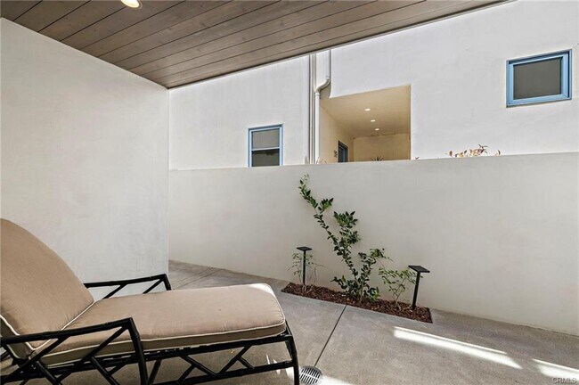 509 Carnation Ave in Newport Beach, CA - Building Photo - Building Photo