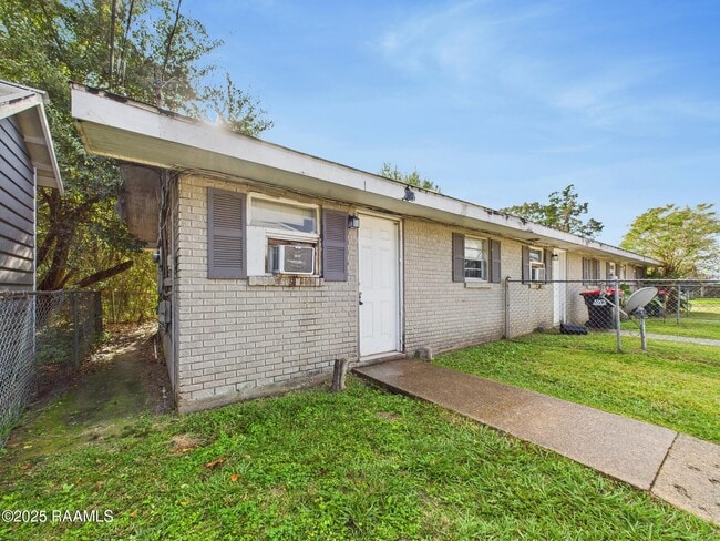 704 13th St in Lafayette, LA - Building Photo - Building Photo