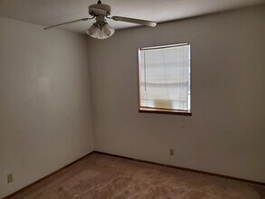 1303 Meadow Ln-Unit -4 in Weatherford, OK - Building Photo - Building Photo