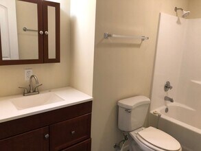 7918 9th St W in Rock Island, IL - Building Photo - Building Photo